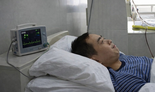 Chồng tôi thường ngủ gật khi đang nói chuyện, tưởng mệt nhưng bác sĩ nói: 'Nhồi máu cơ tim có thể đến bất cứ lúc nào'