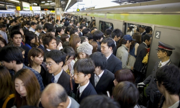 Đi Nhật hơn chục lần, tôi phát hiện họ không bao giờ gọi điện trên tàu điện ngầm: Điều số 1 không phải ai cũng làm được