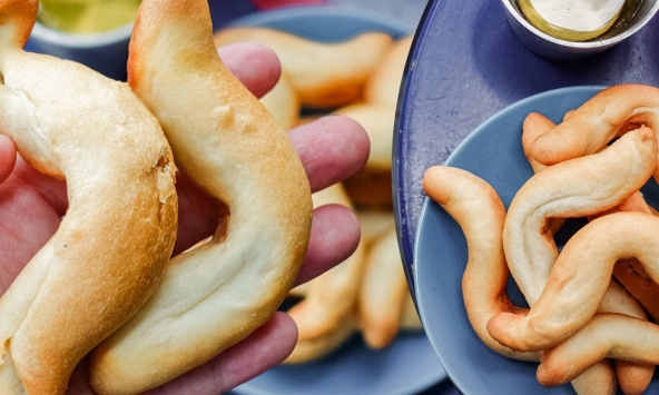 Khách xếp hàng như mua vàng, loại bánh mì 'oằn tà là vằn' ở Hải Phòng có gì mà hot đến vậy?