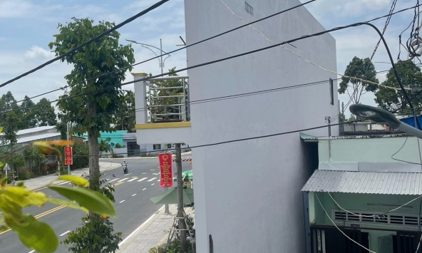 Ngôi nhà “mỏng nhất Cần Thơ” chỉ rộng vài chục cm gây bão mạng, chủ nhà 71 tuổi lên tiếng: “Gia đình tôi rất phiền…”