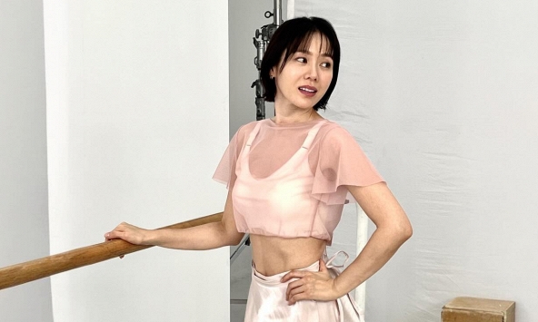 Cơ bụng đáng nể của Son Ye Jin