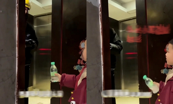 Tranh cãi quanh việc cha mẹ cho con mang nước cho shipper: Khi giáo dục trở thành 'content' trên MXH