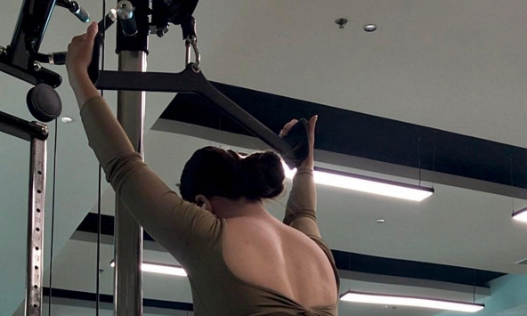 Bị trêu đùa kém duyên về cơ thể, cô gái mê gym lập tức 'solo' 1vs1, 'cấm chat' luôn kẻ quấy rối