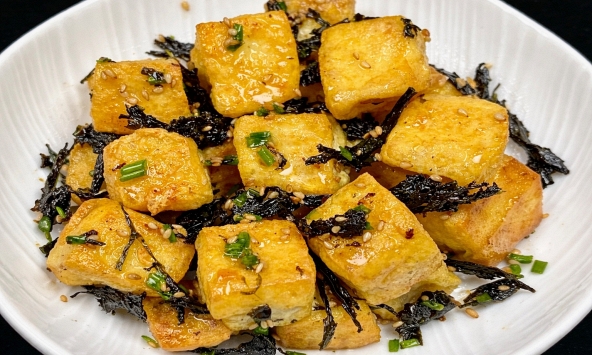 Đừng luộc hay sốt cà chua mãi, làm đậu phụ theo cách này đảm bảo 'tốn cơm' nhất nhà, ngon đến mức phá vỡ mọi phòng tuyến ăn kiêng!