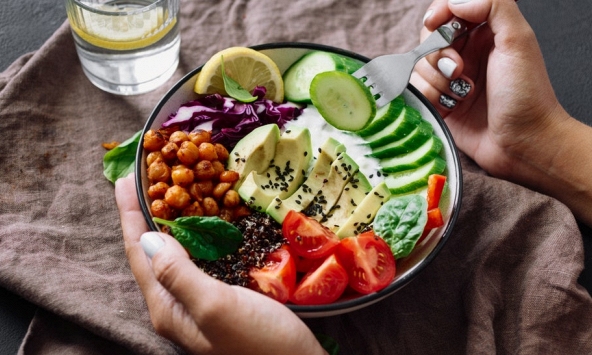 Không ăn vặt mà vẫn béo? Thủ phạm hóa ra lại nằm trong những bữa ăn chính mỗi ngày