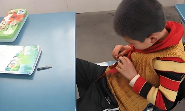 Những đứa trẻ hay thẫn thờ có gì đặc biệt? Nghiên cứu Oxford đưa ra câu trả lời khiến nhiều phụ huynh phải suy nghĩ lại