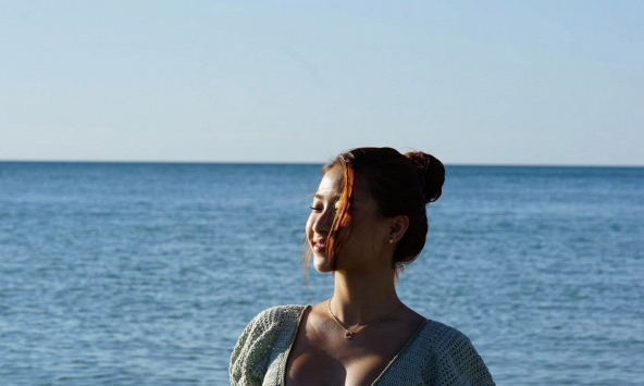 Phơi nắng trên ván chèo, sắc vóc hậu dao kéo của Louis Phạm khiến dân mạng trầm trồ