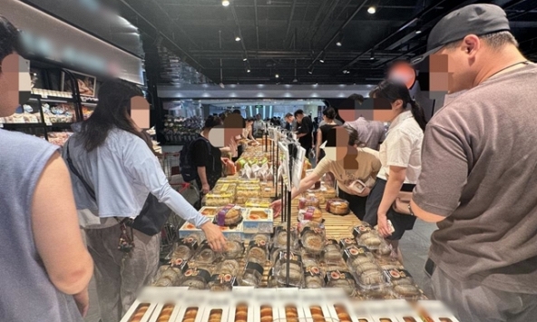 Sau 8h tối, siêu thị là “thiên đường': Nhìn thứ dán trên sản phẩm quá đã nhưng phải biết kiềm chế