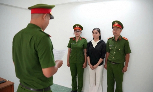 Thi hành lệnh bắt tạm giam chủ hộ kinh doanh Trần Thị Xuân 32 tuổi