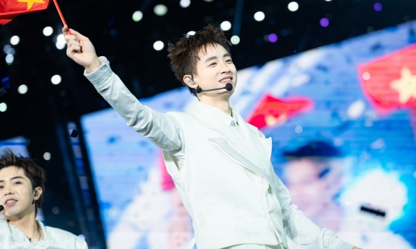 Vắng mặt Vũ Cát Tường, dàn anh trai vẫn 'quẩy tưng' trong concert đặc biệt tại Mỹ Đình 