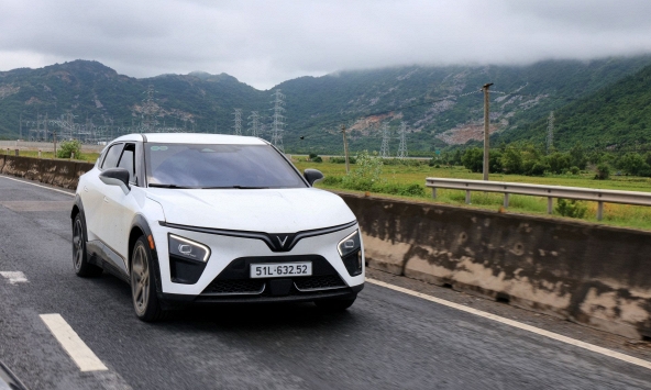 VinFast VF 7: Lựa chọn của người thích xe thể thao nhưng vẫn muốn chi phí dễ chịu