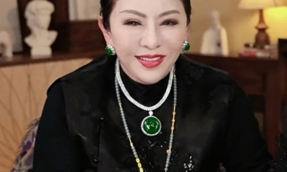 Chốt đơn trang sức trăm triệu như đi chợ: Khí chất 'mẹ chồng hào môn' của Hướng Thái cân trọn mọi loại ngọc ngà!