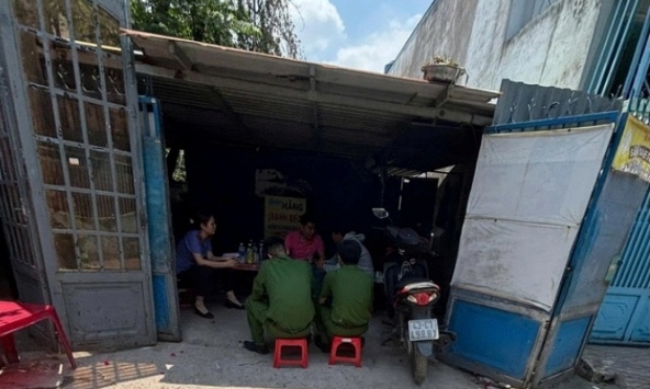 Nghi vấn chồng tự đốt, vợ đang ngủ thì phát hiện hành vi bất thường ở cầu thang