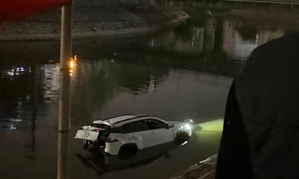 Đã biết nguyên nhân ô tô lao xuống sông ở Hà Nội lúc 3 giờ sáng