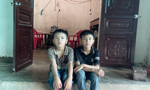 Hoàn cảnh đáng thương của 2 đứa trẻ có bố tâm thần, mẹ mắc bệnh hiểm nghèo