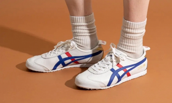 Những đôi giày trắng đáng mua nhất cho nam giới mùa hè này