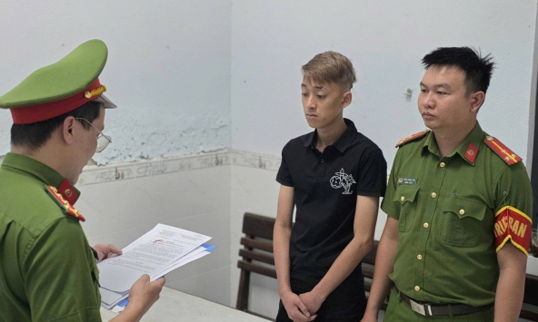 Thực hiện lệnh bắt tạm giam Trần Ngọc Quang Khải 18 tuổi