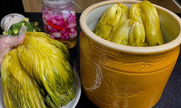 2 vợ chồng cùng mắc ung thư dạ dày, bác sĩ phát hiện 'nguyên nhân' ngay trên bàn ăn: 'Rau tốt nhưng ăn kiểu này không tốt'