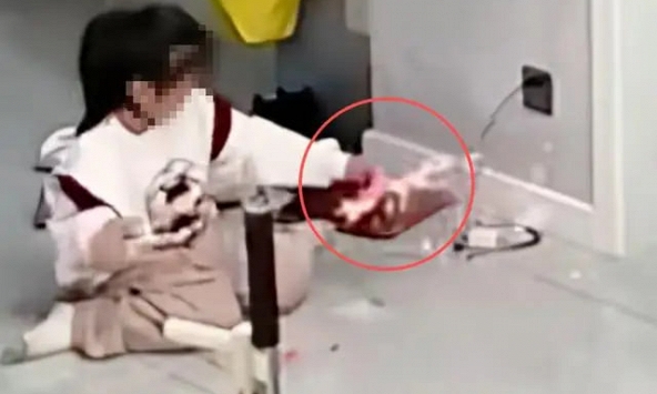 Bé gái bị bỏng khi chơi XẾP HẠT, mẹ xem lại camera vẫn hoảng: “Đây đúng là quả bom vô hình”