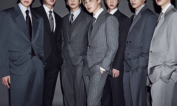 Đẳng cấp 'nhà vua trở lại': 10 phút bán 1 triệu album, cả loạt kỷ lục bị BTS xô đổ sau 1 ngày