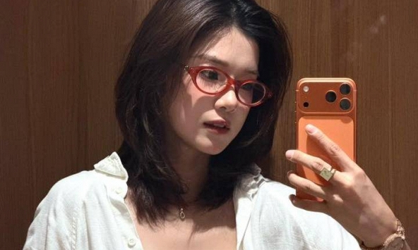 Hoàng Yến Chibi thả ảnh 'hững hờ', fan không khỏi thích thú gật gù tán dương