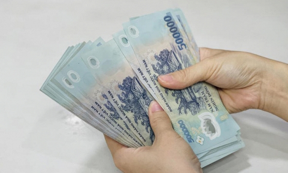 Phát hiện hàng trăm tờ tiền 500 nghìn đồng bỏ quên trong cây ATM