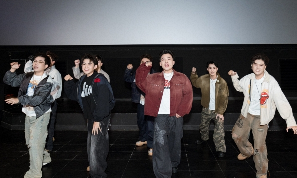 “Anh Trai Liên Quân” quậy tung fan meeting AOGS26: Triết - Karl visual căng đét, Lai Bâng - ADC hóa “tiếp viên trà chanh”