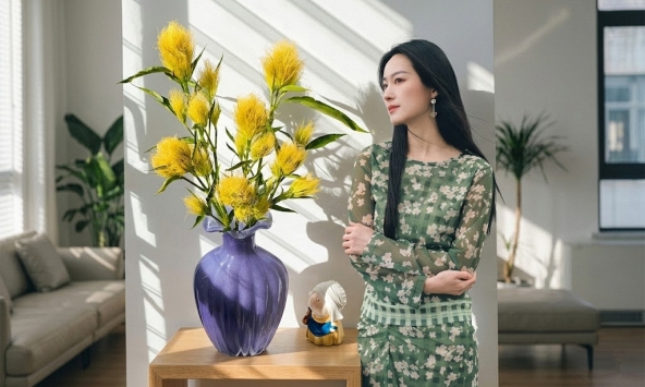 Khách đến chơi tưởng cắm 'chổi lông gà' vàng rực, lại gần mới ngất ngây trước độ kiêu sa của loài hoa lạ lùng đang gây sốt hội yêu nhà