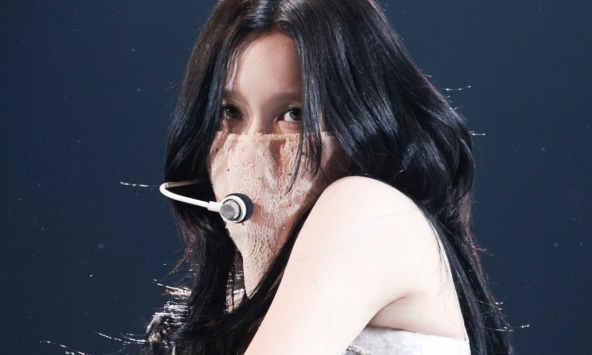 Nữ idol xinh đẹp giấu mặt toàn tập ở concert, fan tiếc tiền mua vé không thấy thần tượng, sự thật lại bất ngờ vô cùng