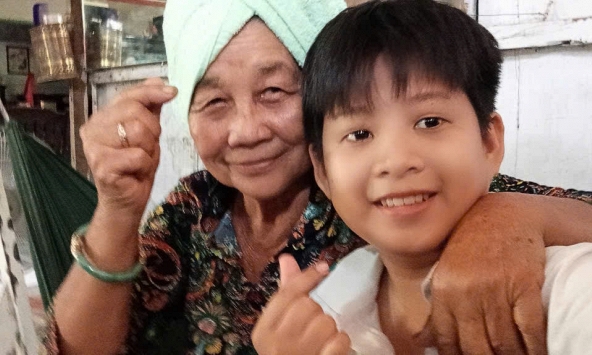 Gia cảnh nam sinh An Giang quay clip với bà nội viral, Đức Phúc, Tăng Duy Tân đồng cảm: SN 2008 chỉ cao 1m35 vì thiếu hụt hooc môn 