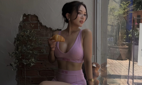 Diện set hồng từ gym ra cà phê, người đẹp thu hút ánh nhìn với vóc dáng vạn người mê