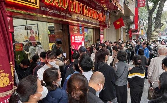 Giá vàng chiều nay 23/3: Vàng giảm không phanh về sát mốc 160 triệu đồng/lượng, người dân ồ ạt bắt đáy