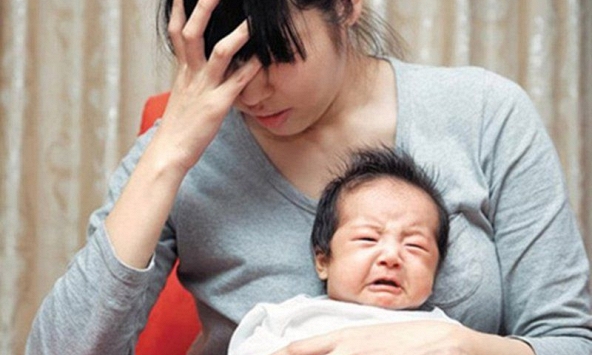 Vì sao nhiều phụ nữ dễ rơi vào trầm cảm khi nuôi con?