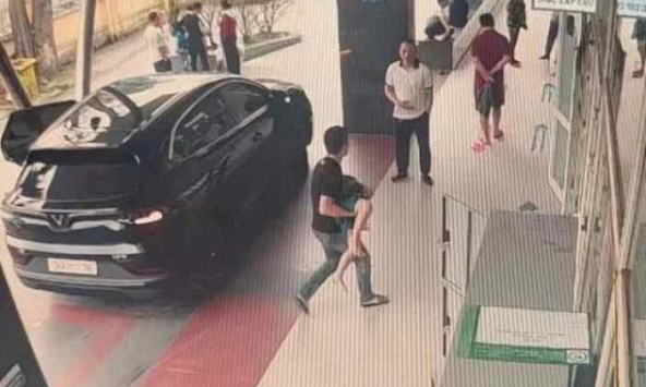 Vượt đèn đỏ để đưa người đi cấp cứu có bị phạt nguội không? Cục CSGT trả lời cụ thể