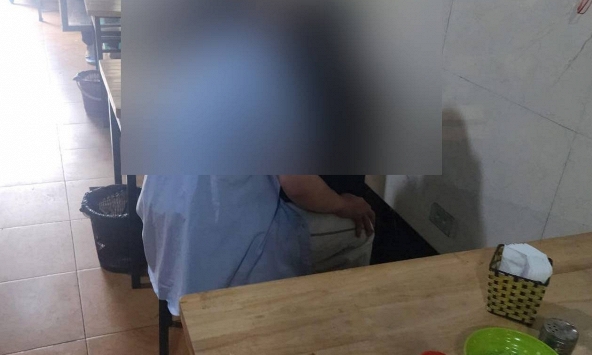 Hình ảnh phản cảm trong 1 quán tào phớ ở Hà Nội!