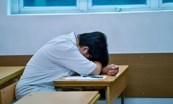 Một đề thi gây bão mạng từ năm ngoái đến tận năm nay: Nhiều em lớp 12 đọc đề xong bật khóc nức nở!