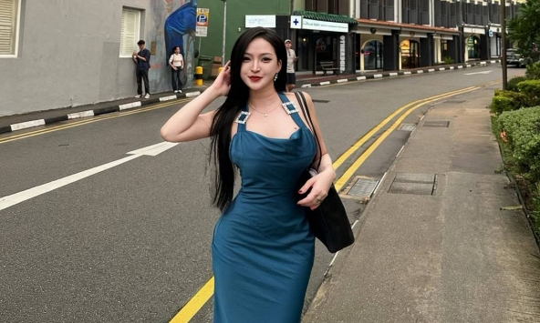 'Quẩy' cực sung theo nhạc, fan girl MU khiến tất cả không thể rời mắt