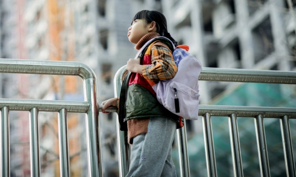 Vì sao có những đứa trẻ lớn lên lại lạnh nhạt với cha mẹ? Hiểu về “hiệu ứng mèo bị bỏ rơi” để tránh sai lầm trong nuôi dạy con