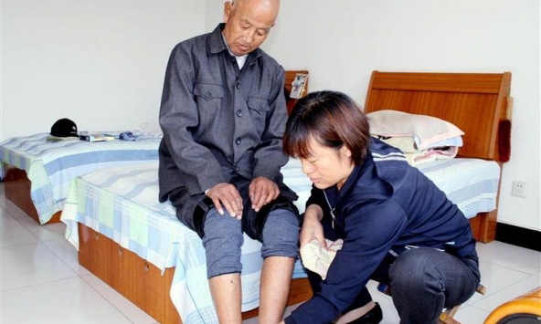 8 năm làm giúp việc cho nhà giàu, tôi nhận ra: Về già chỗ dựa không chỉ là tiền, 5 điều này mới quan trọng