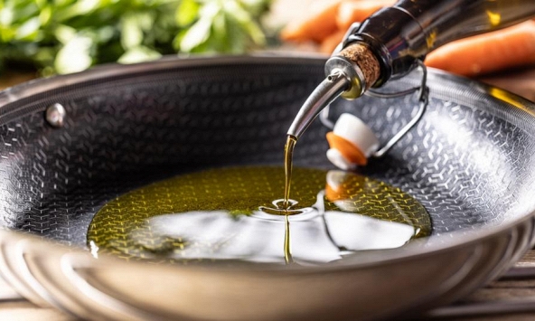 Bác sĩ ung thư khuyến cáo: Một sai lầm phổ biến trong nhà bếp có thể khiến cả nhà tiếp xúc với chất gây ung thư