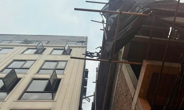 Danh tính người hùng phá mái tôn cứu người trong đám cháy dữ dội 