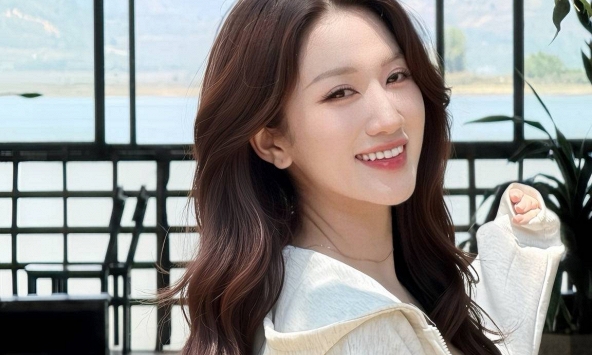 Đi tác nghiệp nhưng vẫn 'hút hồn' người xem, MC Linh Nắng lại 'ghi điểm' tuyệt đối với bộ ảnh mới