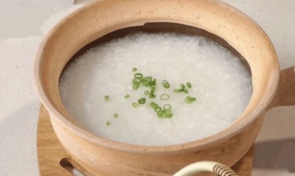 Mẹo đặt thứ này dưới gối và ăn 1 bát cháo ấm để 'đổi vận' ngay trong đêm