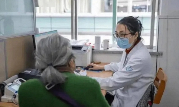 Người phụ nữ 6 tháng không ăn muối để kiểm soát huyết áp, bác sĩ nhìn kết quả khám, giật mình hỏi: “Chị đã làm gì?”