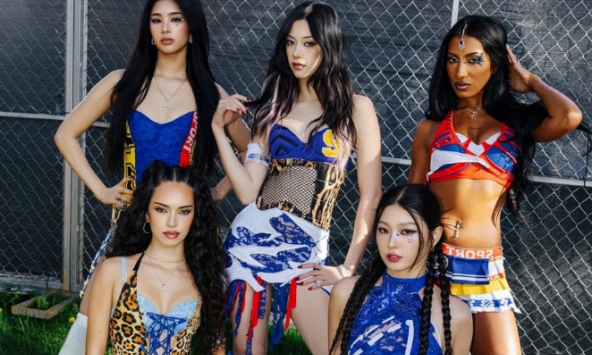 Tìm đỏ mắt cả showbiz không ai dám nhảy như nhóm mỹ nhân này, vũ đạo 18+ thách thức người xem 