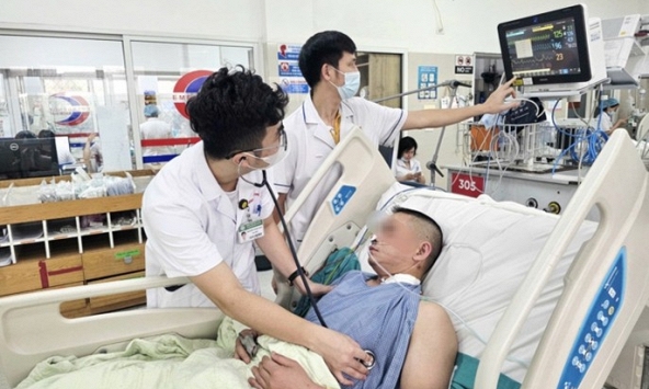 Đau ngực thoáng qua, người đàn ông 44 tuổi tự đi bộ vào viện và suýt không trở về: Cảnh báo nhồi máu cơ tim ở người trẻ