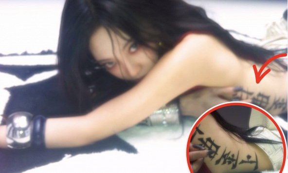 Nữ ca sĩ 2k2 khoe hình hở bạo rồi vội xóa vì dòng chữ Hán to tướng chạy dọc bên sườn?