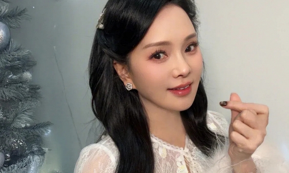 Mỹ nhân không tuổi giữ chồng trẻ bằng cách có 1-0-2, bước vào U60 vẫn đẳng cấp thế này