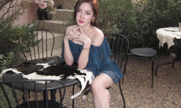 Ngâm bồn nước đá vì sức khoẻ, hot girl đáp trả hoài nghi 'làm màu'