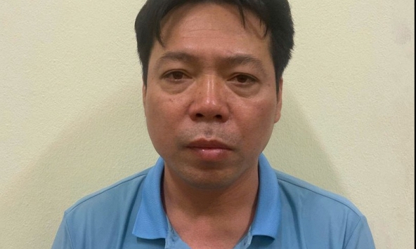 Ra lệnh bắt tạm giam tài xế đang nghe điện thoại, gây tai nạn khiến 2 người tử vong